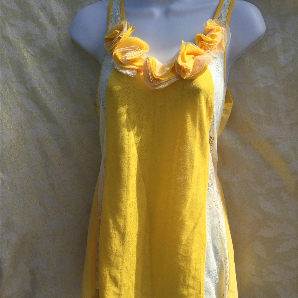 NWT LuLumari size medium sleeveless lace panels